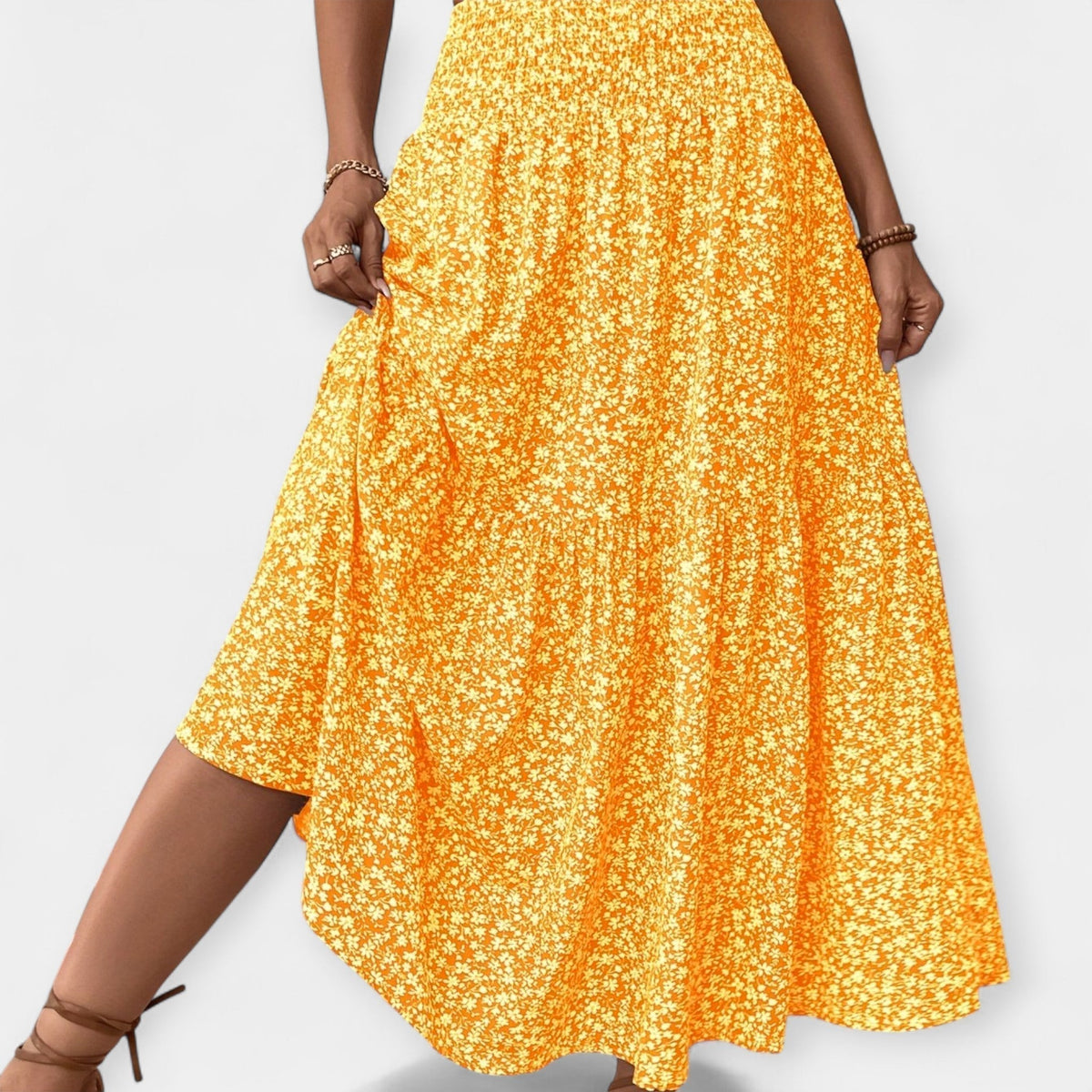 Fiorita Elegante: Gonna alla Moda per un Look Fresco e Stagionale