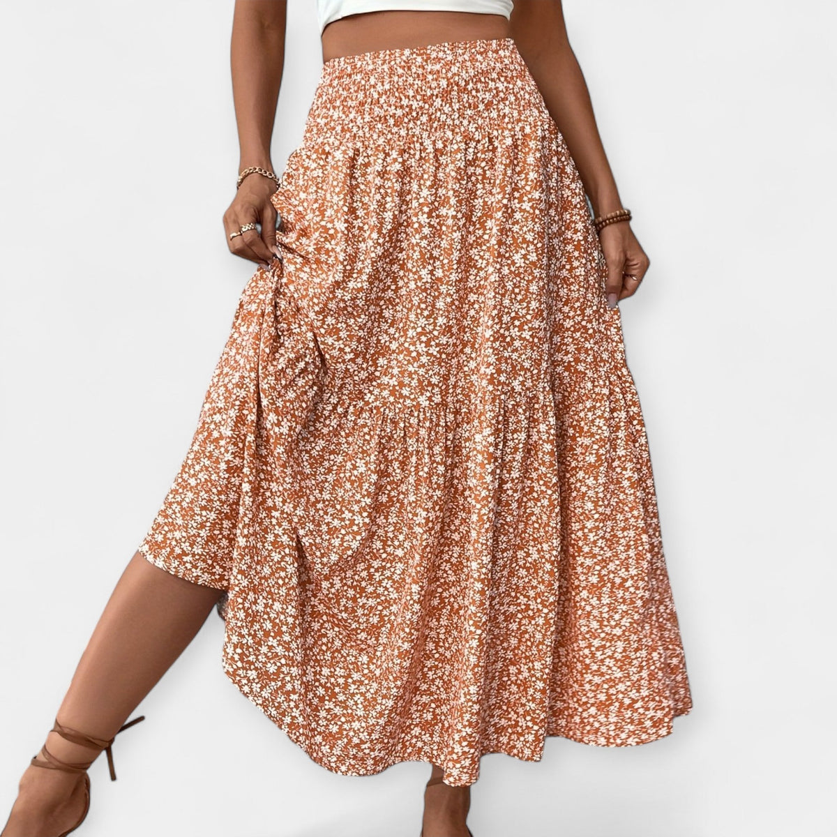 Fiorita Elegante: Gonna alla Moda per un Look Fresco e Stagionale