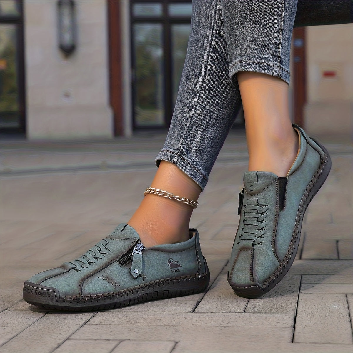 Nila – Eleganza Confortevole con Zip Pratica