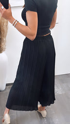 Maia - Eleganti Pantaloni Plissettati Neri per un Look Chic