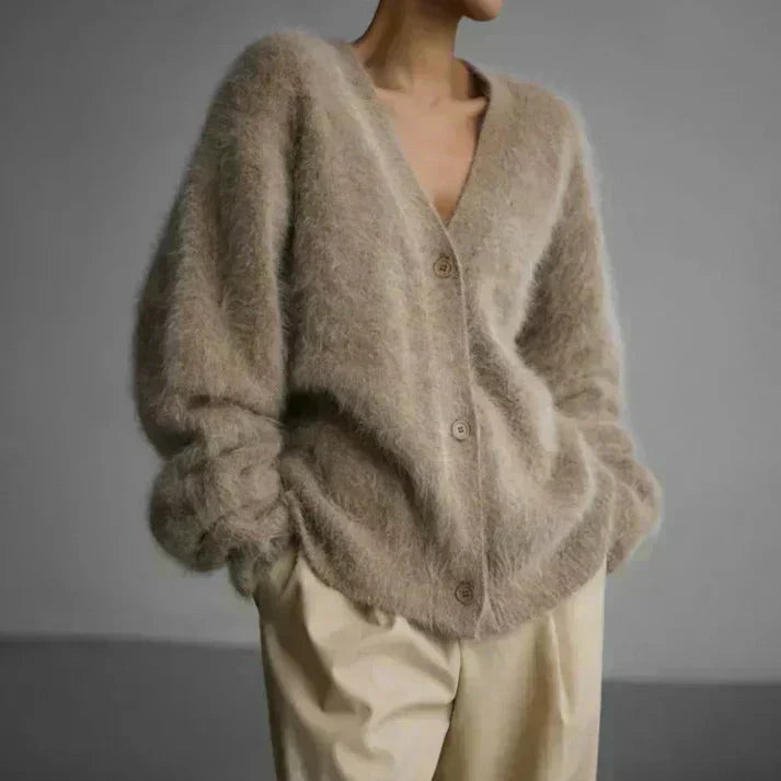 Cardigan Morbido in Cachemire: Comfort e Stile per Ogni Occasione