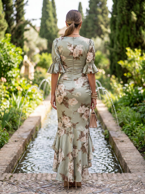 Ana - Abito Lungo Asimmetrico in Satin Verde con Scollatura a V - Eleganza Unica per Ogni Occasione!