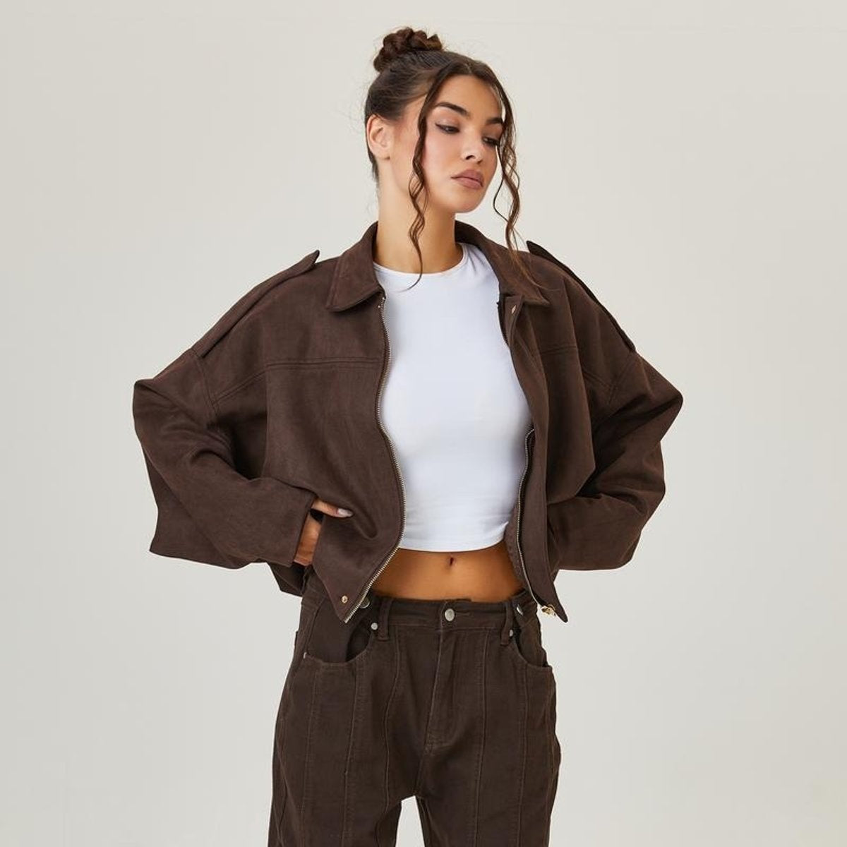 Giacca Oversize Bomber in Pelle Scamosciata: Stile Unico e Comfort Incredibile!