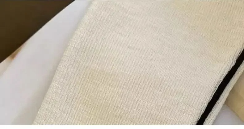 Maglione Lungo a Collo Alto: Comfort e Stile per Ogni Occasione!