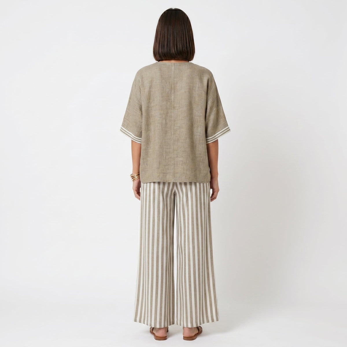 Clara - Completo Elegante in Lino con Tunica e Pantaloni a Righe per un Look Unico