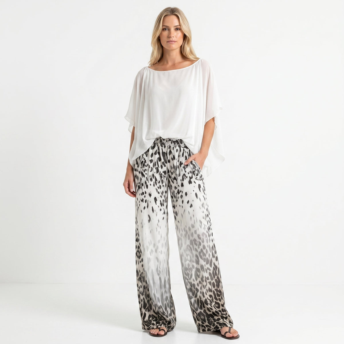 Catarina - Completo Fluido con Stampa Animale Elegante