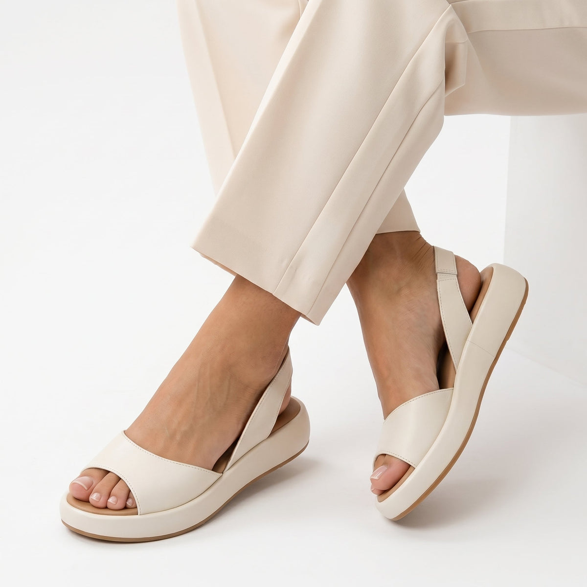 Cláudia - Sandali Piani Anatomici per Comfort e Stile