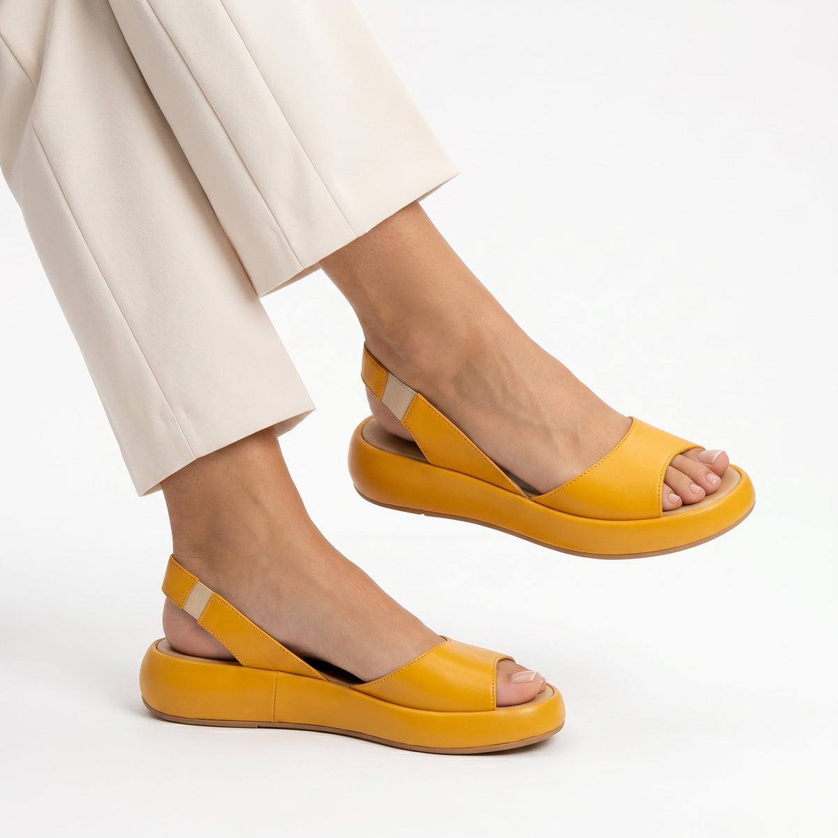 Cláudia - Sandali Piani Anatomici per Comfort e Stile