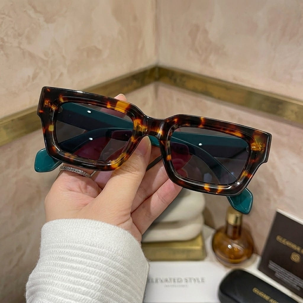 Occhiali da Sole SALERNO con Montatura Spessa - Stile e Protezione per Ogni Occasione!