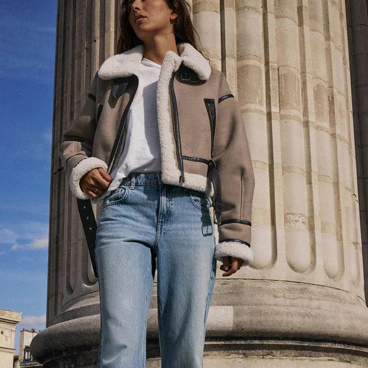 Giacca in Pelle Polare: Stile e Comfort per Ogni Avventura!