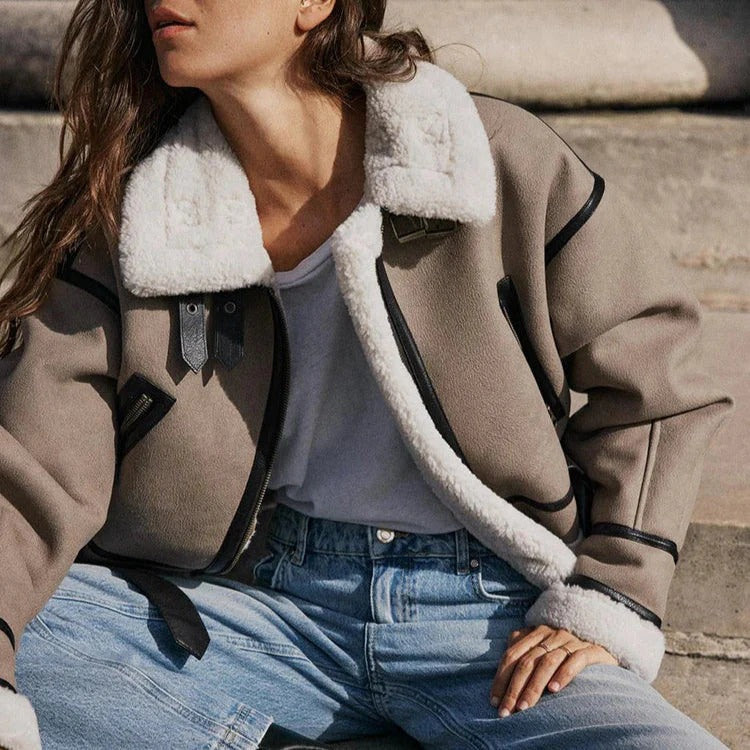 Giacca in Pelle Polare: Stile e Comfort per Ogni Avventura!