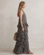 SERENA | Maxi Abito Grigio con Balze - Eleganza e Stile per Ogni Occasione!