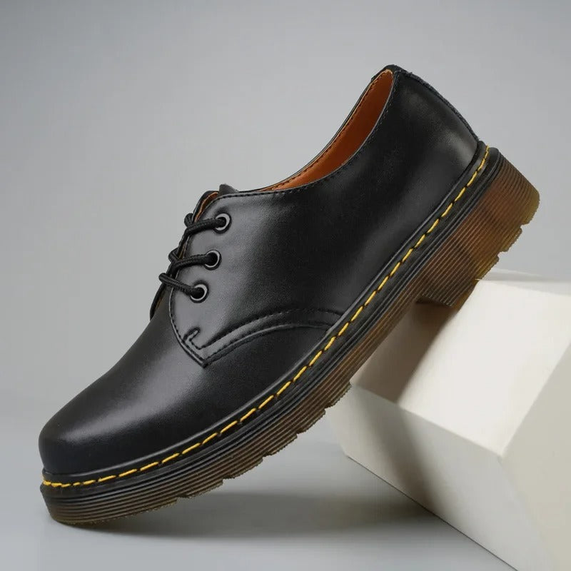 Martim - Eleganza a Bassa Caviglia: Calzature Chic per Ogni Occasione