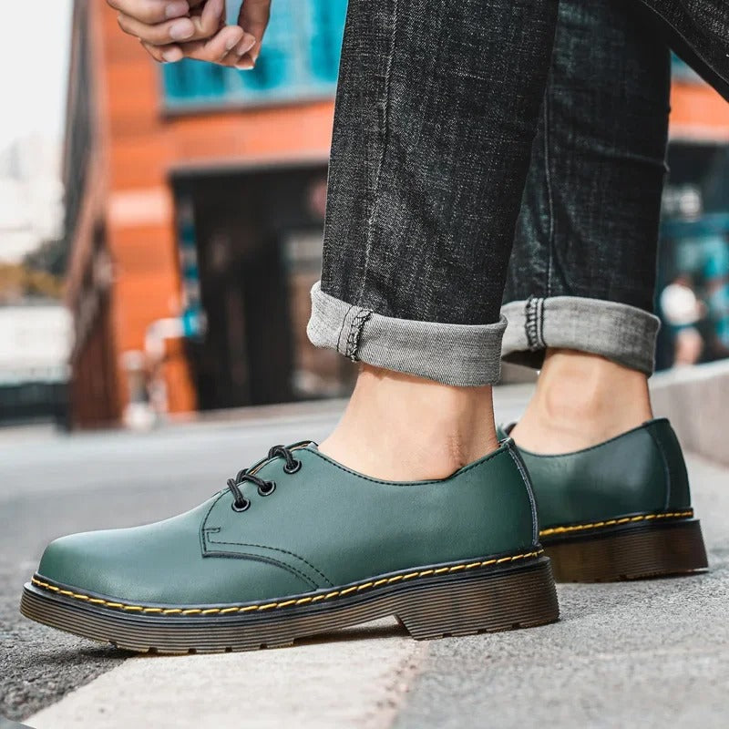 Martim - Eleganza a Bassa Caviglia: Calzature Chic per Ogni Occasione