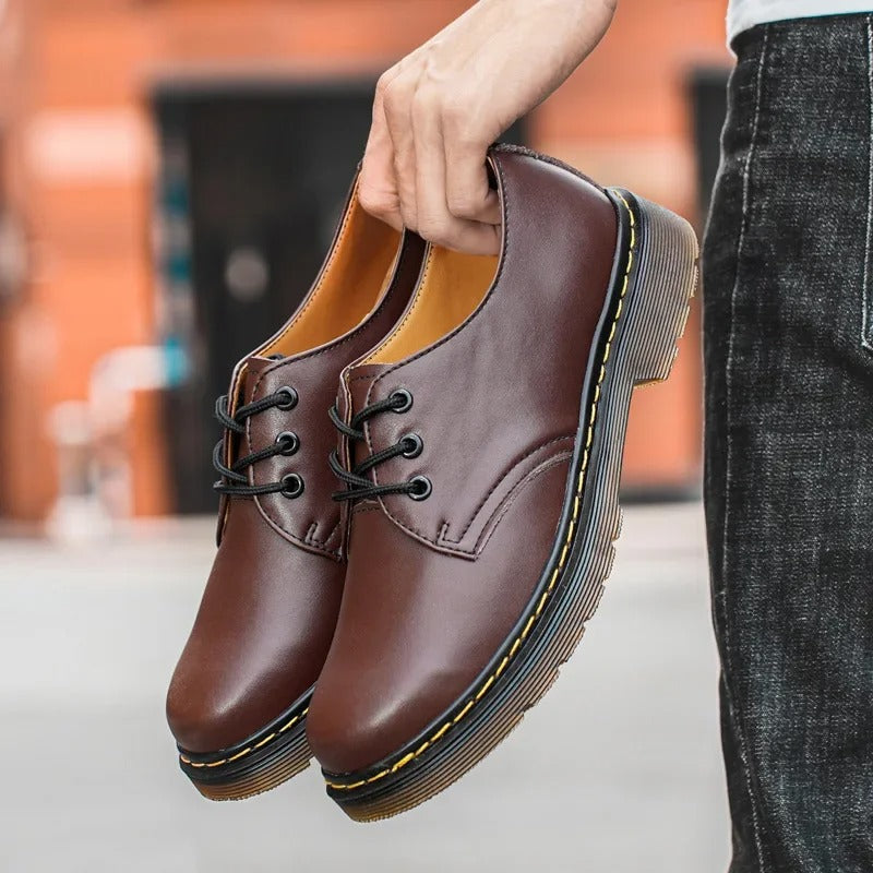 Martim - Eleganza a Bassa Caviglia: Calzature Chic per Ogni Occasione
