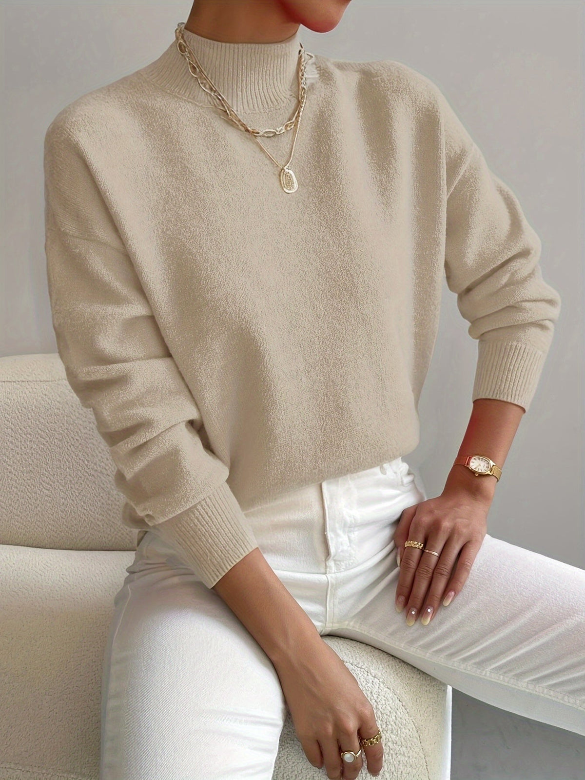 Sure! A catchy and SEO-friendly translation for "MAGLIONE" in Italian could be: **"Maglione Elegante per Ogni Occasione - Comfort e Stile"**. This title highlights elegance, versatility, comfort, and style, making it appealing for search engines and poten