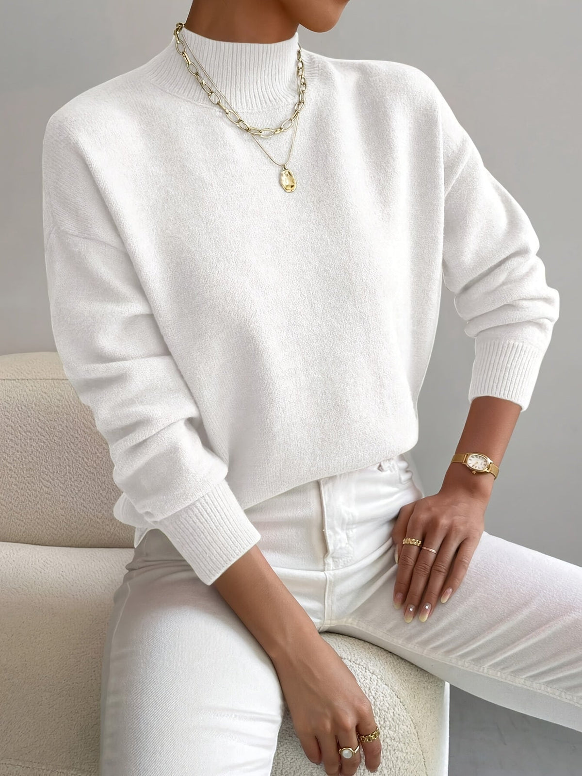 Sure! A catchy and SEO-friendly translation for "MAGLIONE" in Italian could be: **"Maglione Elegante per Ogni Occasione - Comfort e Stile"**. This title highlights elegance, versatility, comfort, and style, making it appealing for search engines and poten