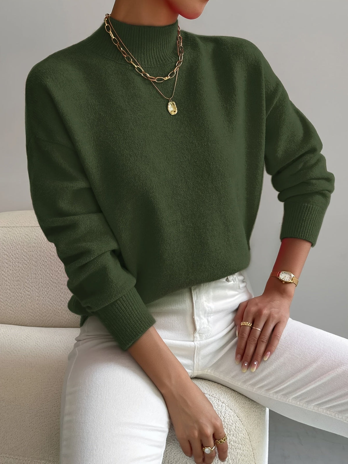 Sure! A catchy and SEO-friendly translation for "MAGLIONE" in Italian could be: **"Maglione Elegante per Ogni Occasione - Comfort e Stile"**. This title highlights elegance, versatility, comfort, and style, making it appealing for search engines and poten